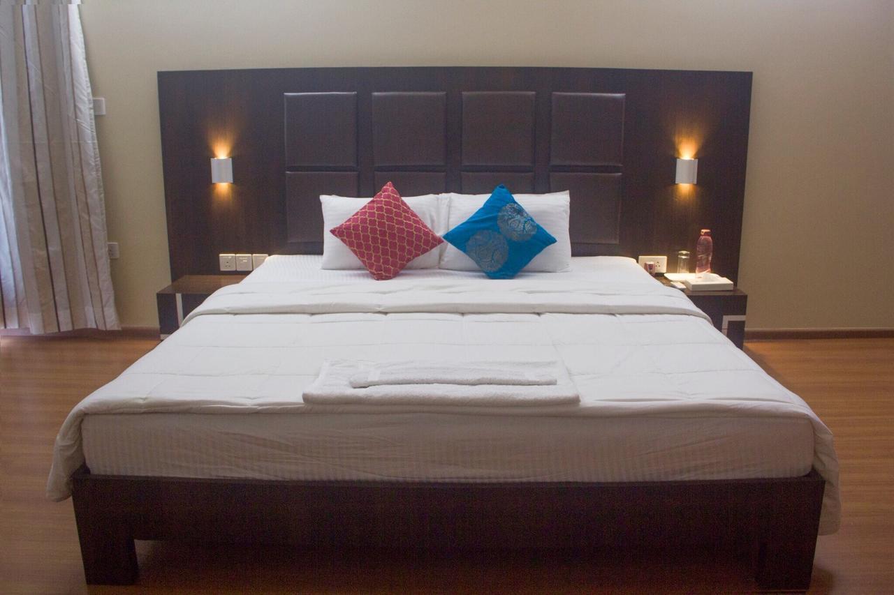 Amanora Park Town Bed & Breakfast Pune Exterior photo